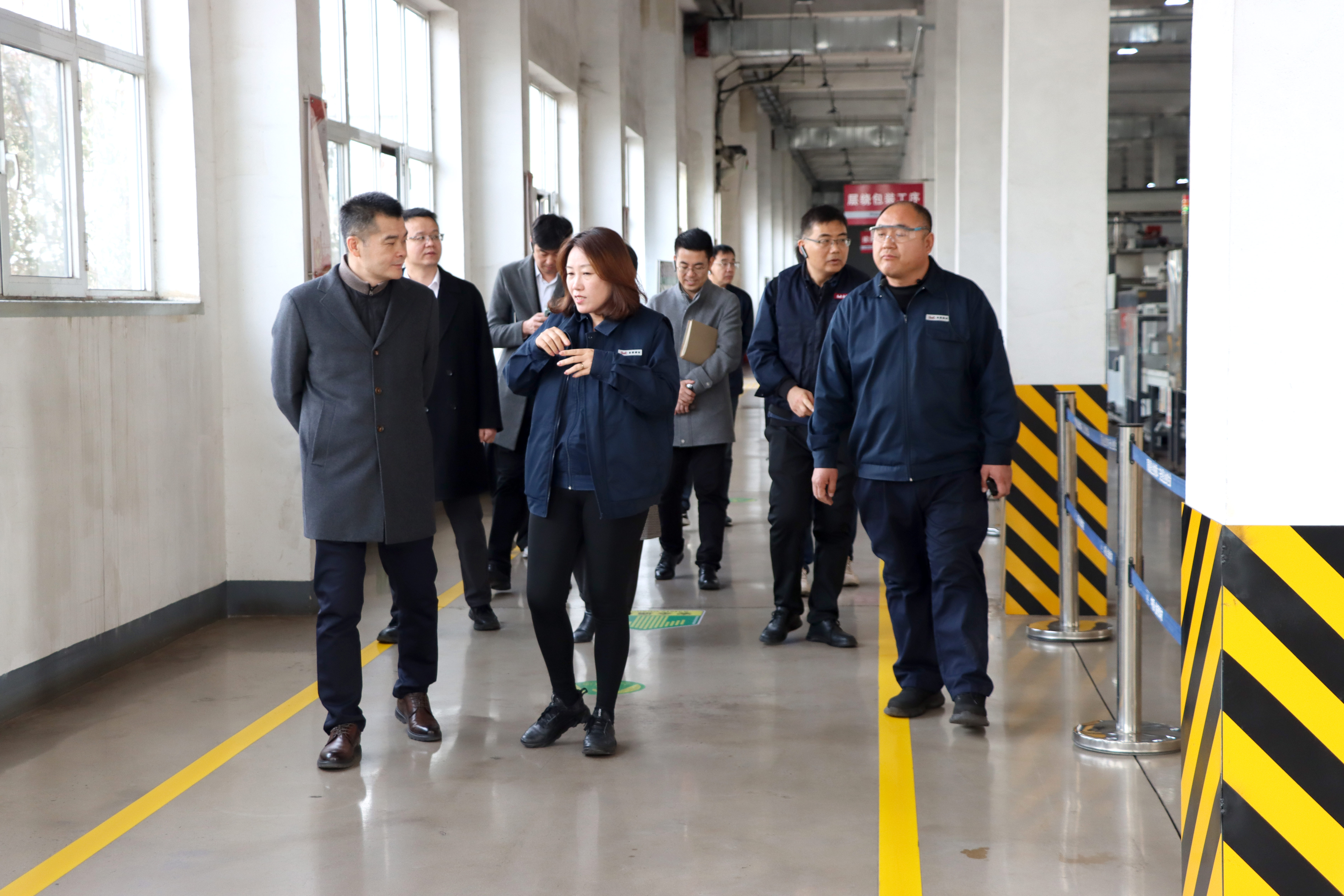 天津經(jīng)濟(jì)技術(shù)開發(fā)區(qū)管委會副主任曾偉鵬走進(jìn)金橋集團(tuán)調(diào)研